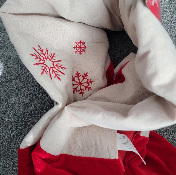 NWT! Christmas Deer Tree Skirt 48 in. - Picture 4 of 4